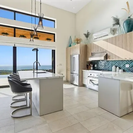 Infinity Edge Pool Oceanview 4 Bedroom 4Ba