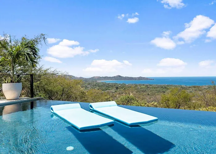 Sunset Infinity Pool & Private Ocean Views Villa *